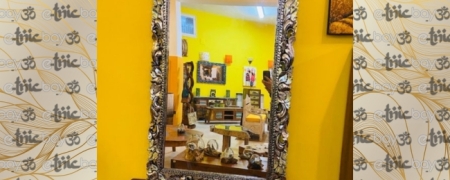 Specchio in stile Coloniale con Cornice in Legno decorata a Fiori